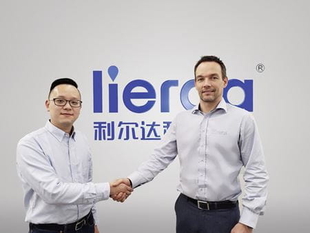 Done deal: Eric Tang, Analog and Industry BU Product Manager, Lierda (left) and Bjørn Åge Brandal, Sales Manager – APAC, Nordic Semiconductor (right) 